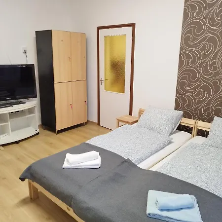Tartos Szegfu Vendeghaz, Maganszallas Tazlar