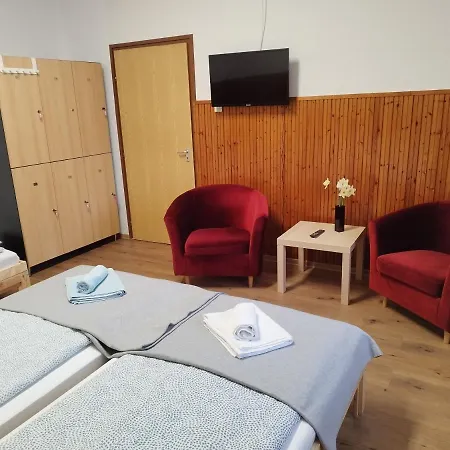 Tartos Szegfu Vendeghaz, Maganszallas * Tazlar