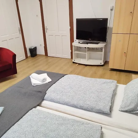 Kır Evi Tartos Szegfu Vendeghaz, Maganszallas *