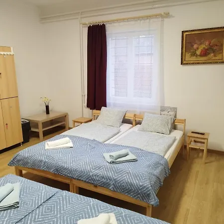 Tartos Szegfu Vendeghaz, Maganszallas *