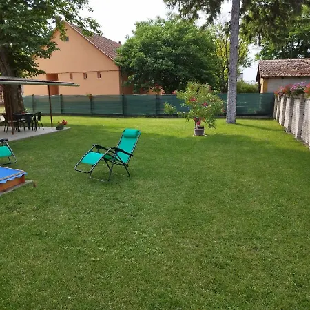 Tartos Szegfu Vendeghaz, Maganszallas *