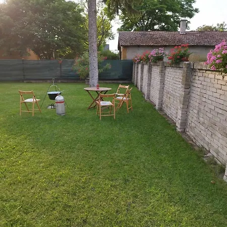 Tartos Szegfu Vendeghaz, Maganszallas