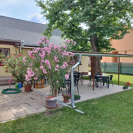 Tartós Szegfű Vendégház, Magánszállás Séjour à la campagne Tazlar