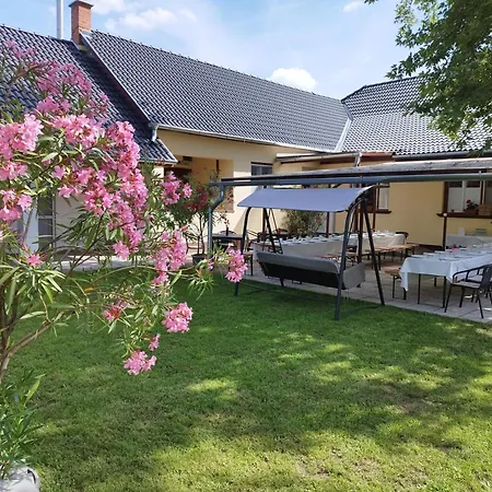 Tartos Szegfu Vendeghaz, Maganszallas Country house *