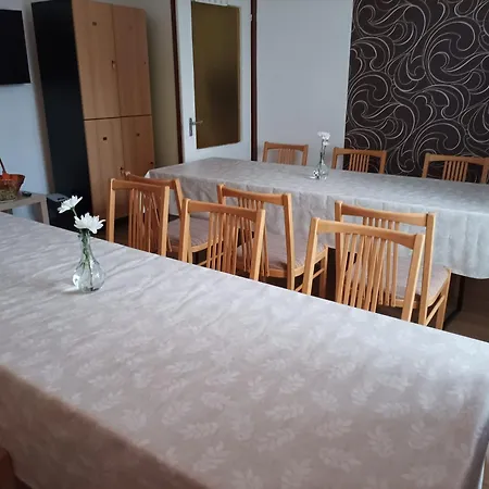 Tartos Szegfu Vendeghaz, Maganszallas *